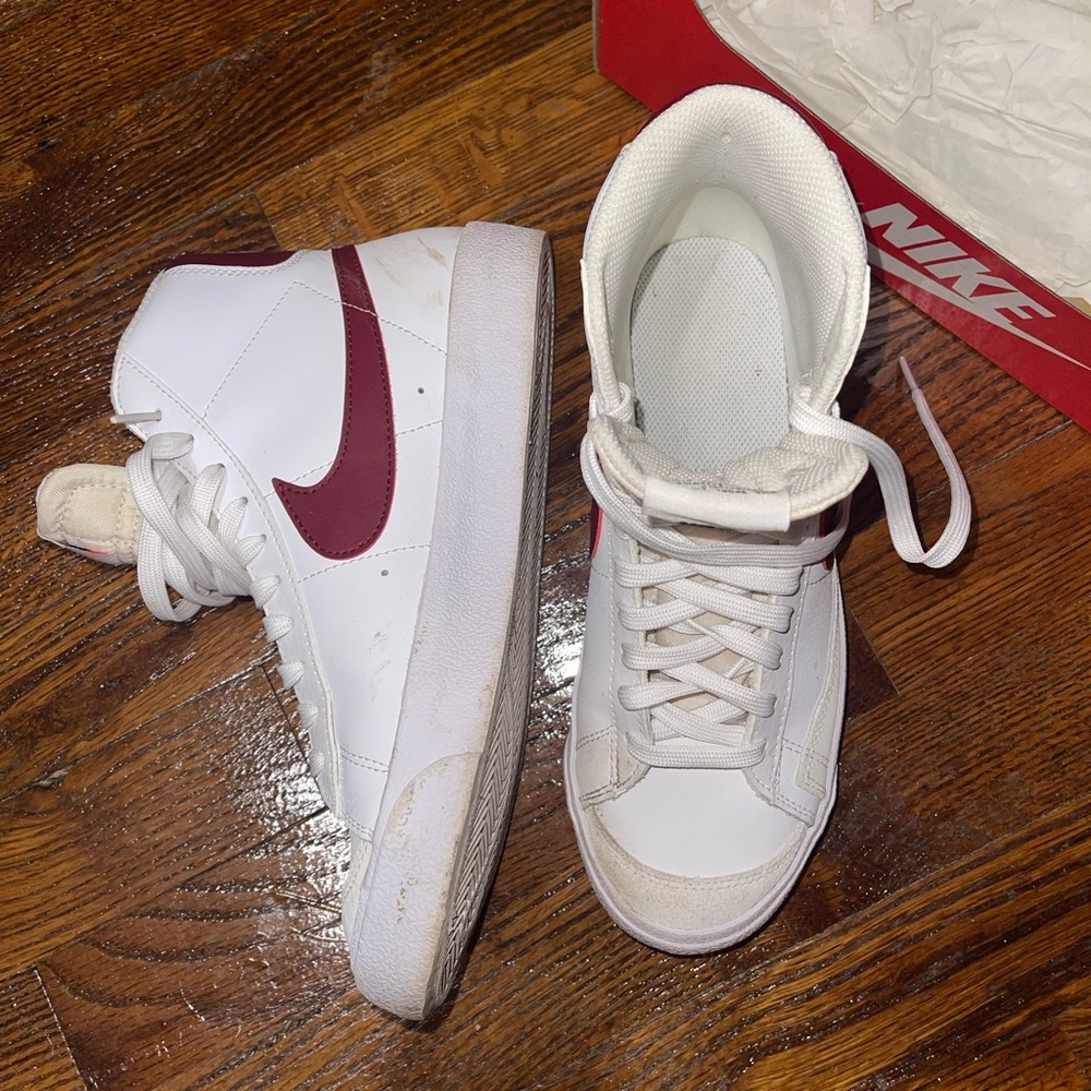 Nike Blazers Mid ‘77 maroon swoosh